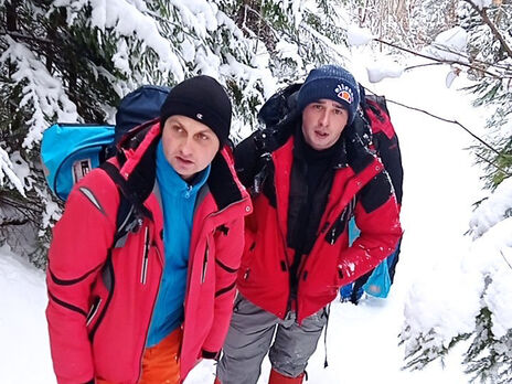 Рятувальники у Карпатах доправили до населеного пункту туристів, яких накрило лавиною