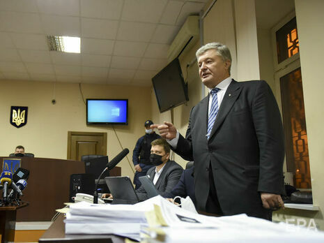 Адвокати Порошенка заявили, що на 25 січня запланували його перехресний допит із Медведчуком. ДБР заперечує