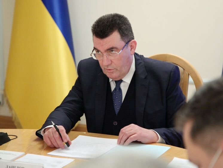 Данілов повідомив, скільки іноземних посольств розпочали евакуацію з Києва
