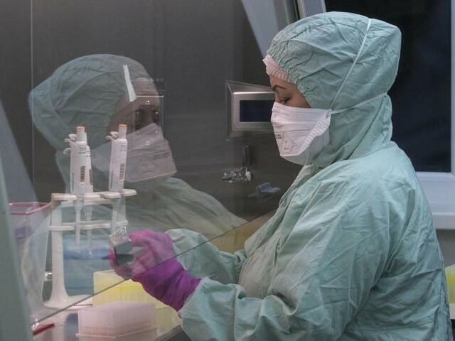 В Украине штамм коронавируса "Омикрон" обнаружили в 17 областях