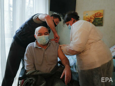 В Україні 24 січня щепили проти COVID-19 майже 70 тис. людей. Більшість – вакциною від Pfizer