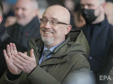 Сегодня в Украину прибудет третий самолет с военной помощью от США – Резников