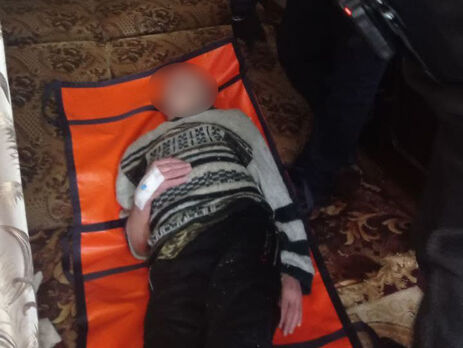 Три дня не выходил на связь. В Днепре пенсионер застрял между диваном и стеной