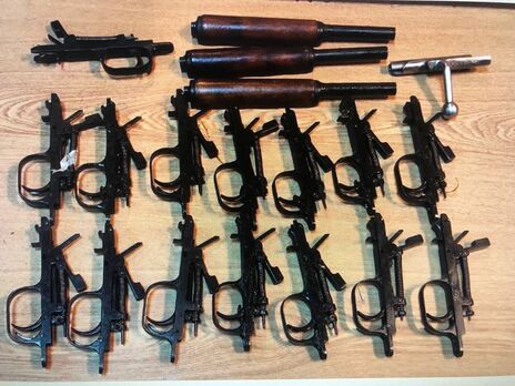 Жительку Харківської області підозрюють у контрабанді в РФ комплектовання до вогнепальної зброї – прокуратура