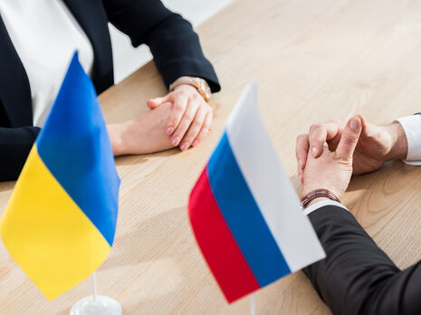 Западные страны считают Украину демократичнее России, но почти такой же коррумпированной– опрос