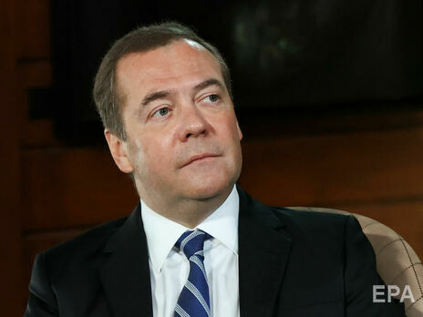 Медведев заявил, что не верит в отключение РФ от SWIFT, а на случай запрета операции с долларами 