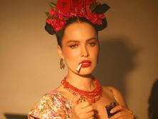 "Когда жопой трусить?" Астафьева снялась в ванной и показала подписчикам средний палец