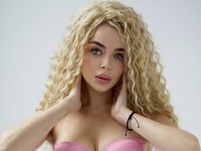 "Похожи, как две капли воды". Певица Grosu показала брата, которого старше на 22 года