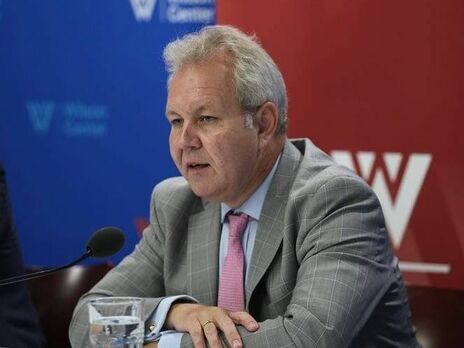 Можливість і далі грабувати свою країну влада РФ цінує набагато вище, ніж шанс поставити в Києві російський триколор