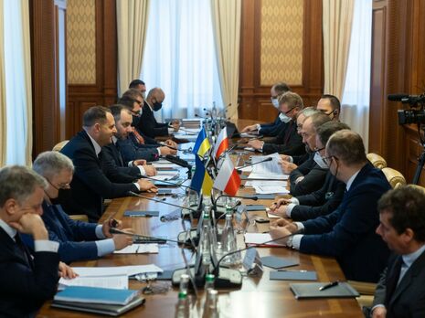 Україна та Польща домовилися покращити умови вантажних перевезень