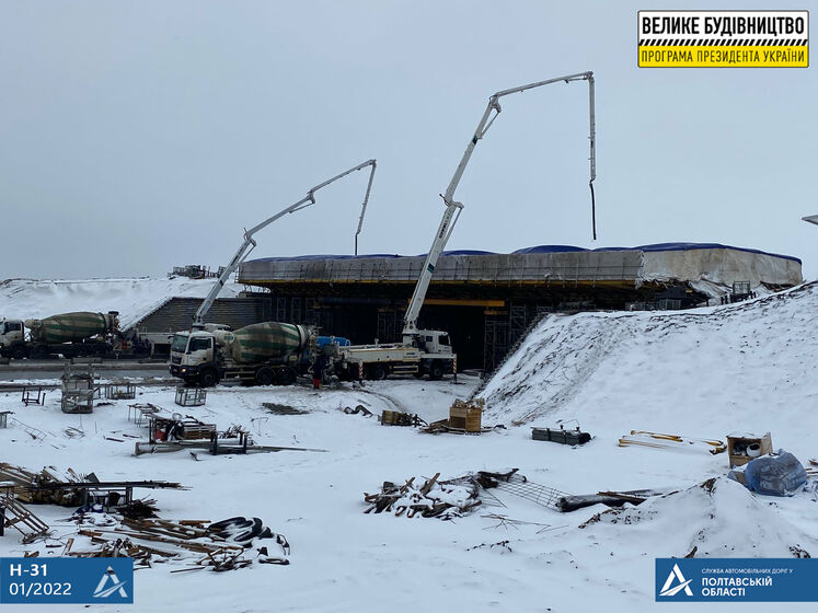 "Укравтодор" показал, как в Полтавской области делают транспортную развязку из 600 м³ бетона