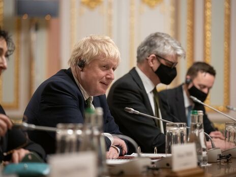 Джонсон: Ми готуємо санкції, які активуємо в ту хвилину, як нога російського солдата наважиться перетнути кордон України