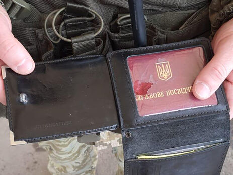 Боевики обстреляли КПВВ в Донецкой области, украинского военного спас металлический жетон
