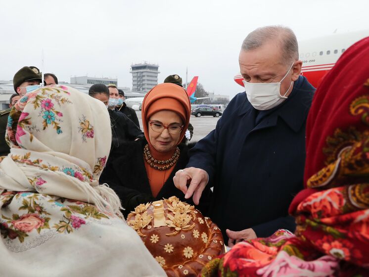 "Мы следим за вызовами, с которыми сталкивается Украина". Эрдоган прибыл в Киев