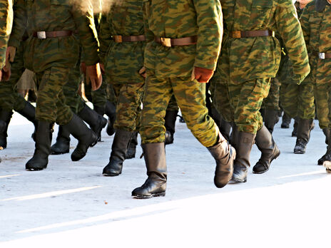 Супутники Maxar зробили нові фото російських військ біля України та у Криму. На деяких є 