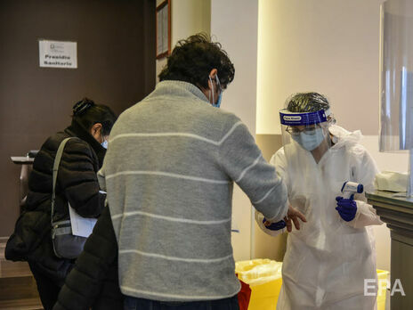 Без масок на улицах. Италия ослабляет карантинные ограничения