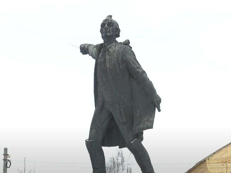 В Полтаве демонтировали памятник Суворову. Дробович назвал причину. Видео