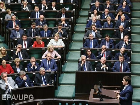 В Польше приняли закон о снижении пенсионного возраста