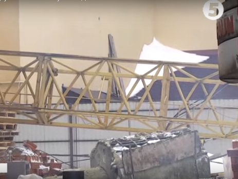 Во Львове упал строительный кран, погиб человек