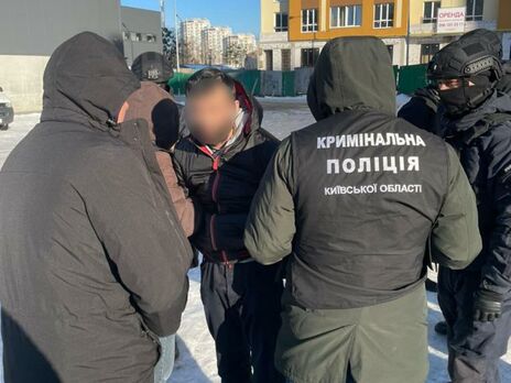 Українські правоохоронці викрили угруповання, яке фальсифікувало візи країн ЄС