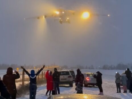 В Украину вернулся самолет 