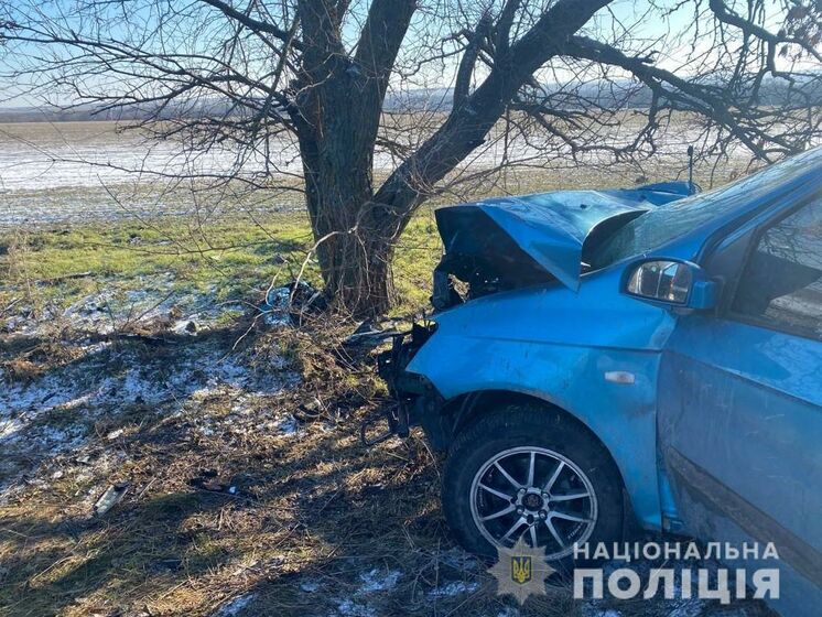 У Миколаївській області розбився автомобіль, серед постраждалих – двоє маленьких дітей