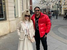 "Те, що ззаду, – не моє. Прибереш бантик – буде добре". Стиліст Пугачової показав співачку в новому образі