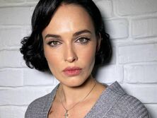 "Міша поплив", "Дуже сильно гарна дівчина". Астаф'єва показала два образи з кольоровими панчохами