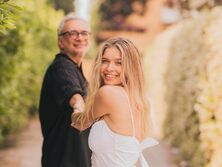 "Ви молода, гарна. Навіщо вам такий старий чоловік?" 40-річна Брежнєва прокоментувала різницю у віці з 58-річним Меладзе