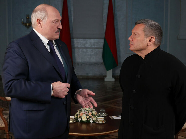 "Кое-когда помогает". Лукашенко назвал Бога белорусом