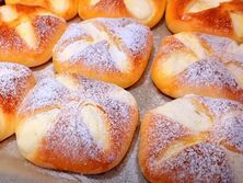 "Рецепт теста и начинки бесподобный", "Сразу бежать на кухню хочется". Кулинарный блогер показала, как приготовить булочки с творогом