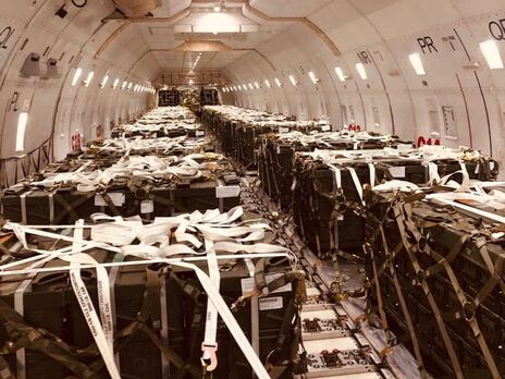 В Україну прибуло ще два літаки з військовою допомогою від США