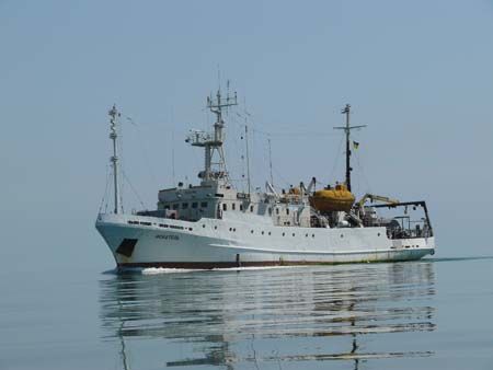 Единственное в Украине научно-исследовательское судно отправляется в Черное море искать нефть