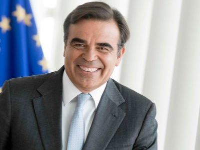 В Еврокомиссии не считают нарушением этики использование комиссаром Эттингером частного самолета