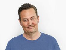 "Друзья, любовники и большая ужасная вещь". 52-летний Мэттью Перри выпустил мемуары