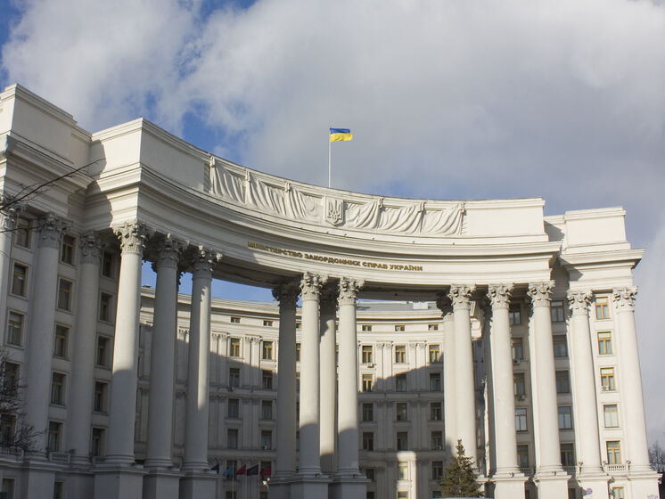 МЗС України закликало громадян зберігати спокій, консолідуватися всередині країни і не сіяти паніку