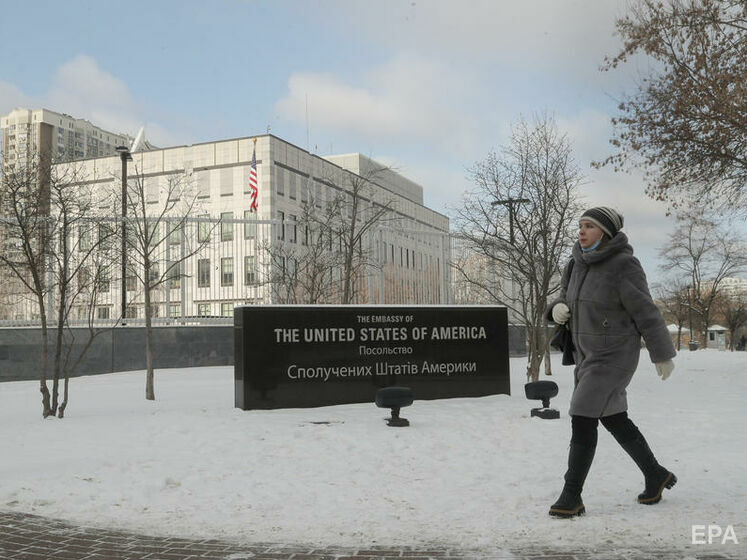 Госдеп приказал сотрудникам посольства США, не занимающим критически важные должности, уехать из Украины, предоставление консульских услуг приостановят