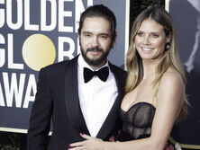 48-летняя Клум в откровенном мини-платье без белья позировала рядом с молодым мужем