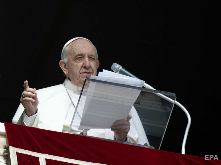 Папа римский с паломниками в тишине помолился за мир в Украине