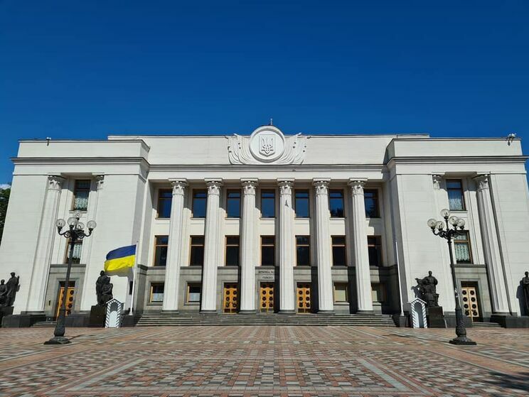 На заседании Верховной Рады утром 15 февраля зарегистрировалось около половины народных депутатов