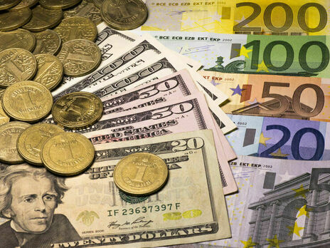 Гривня частково відіграла позиції щодо долара і євро