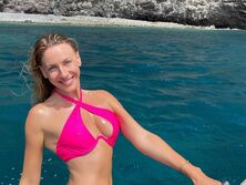 "Легко любить Украину на расстоянии, в жарких странах", "Давай ты свой профиль откроешь". Никитюк ответила подписчице на критику ее поста ко Дню единения 