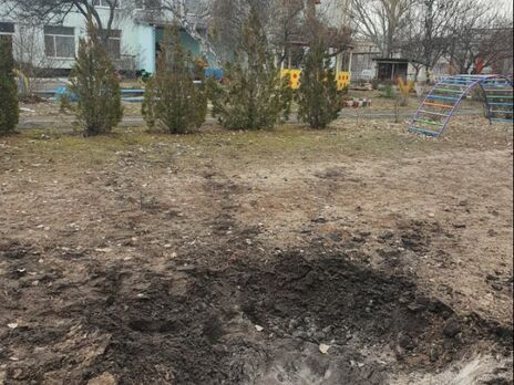 Бойовики від початку доби обстріляли 22 населені пункти, тільки до Станиці Луганської прилетіло щонайменше 32 снаряди, повідомили у штабі
