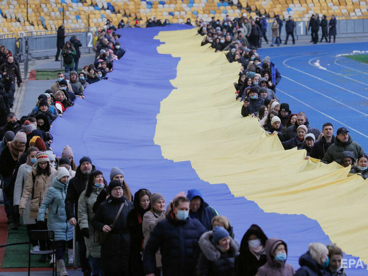 Украинцев, которые считают, что Украина и Россия должны быть независимыми государствами, стало больше по сравнению с ноябрем 2021 года – опрос