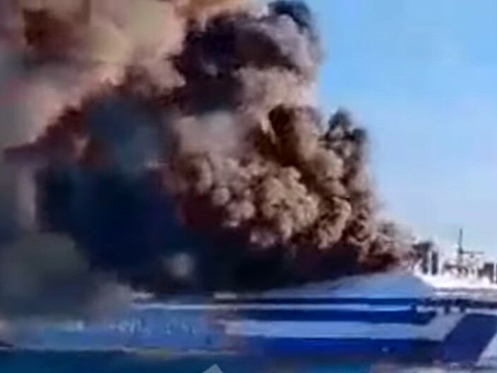 В Ионическом море загорелся круизный лайнер с 237 пассажирами. Видео 
