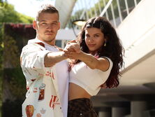 "Він був дуже агресивним, почав наїжджати". Ведучу "Орла і решки" Michelle Andrade в нетрях Буенос-Айреса невідомий закидав камінням