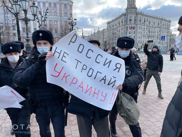 В Москве задержали правозащитников, которые вышли на пикет против войны с Украиной