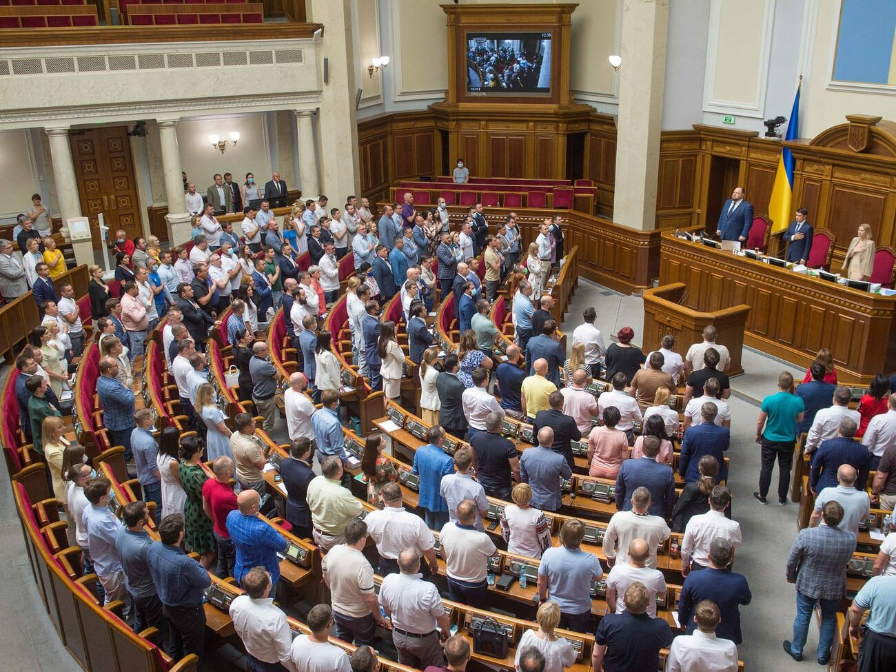 В Раду проходят семь партий, парламентский рейтинг возглавляет “Слуга народа” – опрос