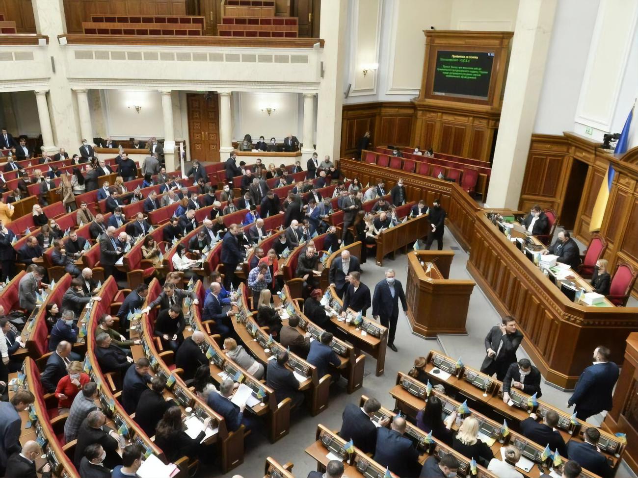 Рада рекомендовала СНБО Украины ввести санкции против причастных к признанию Россией “ЛДНР”