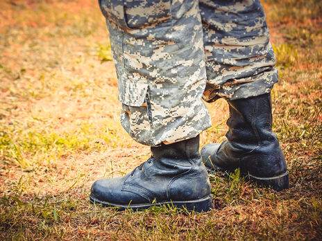 Полиция просит украинцев сообщать о подозрительных людях, особенно с красными элементами в одежде